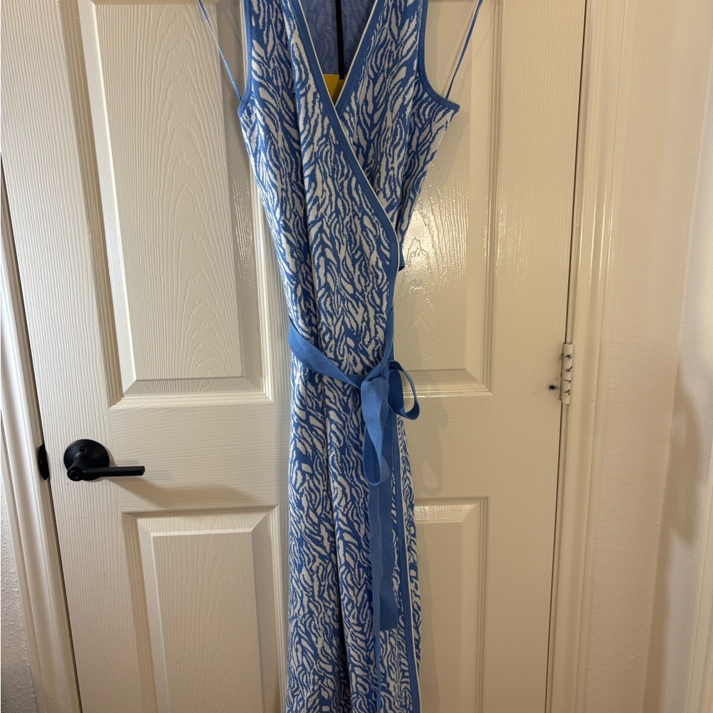 Diane Von Furstenberg Blue and White Patterned Dress